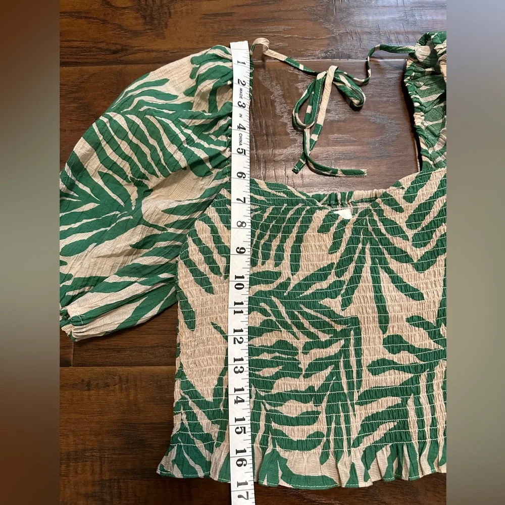 H&M Green and Tan Leaf Print Women's Top size small - Picture 8 of 9